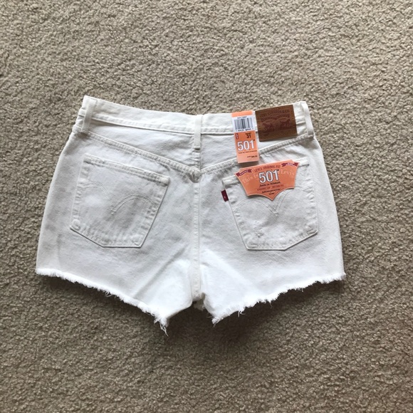 ✨Last1  NWT Levi’s 501 High Rise white Jean Shorts - Picture 7 of 7